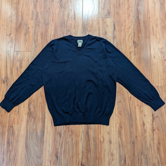 L.L. Bean Cashmere Cotton Blend Navy Blue V-Neck Men's Large Pullover Sweater - Picture 2 of 4